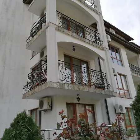 Triumph Village سفيتي فلاس