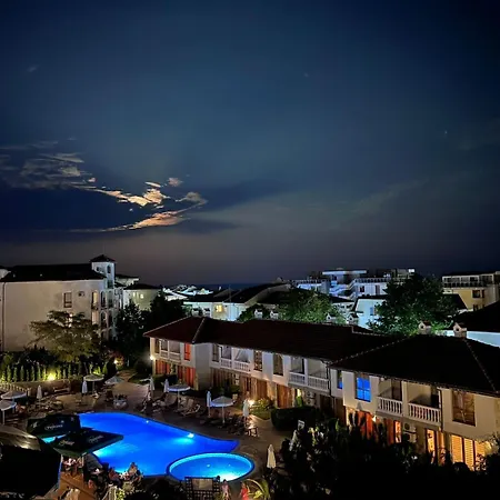 Triumph Village سفيتي فلاس