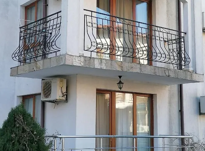 Aparthotel Triumph Village 4*