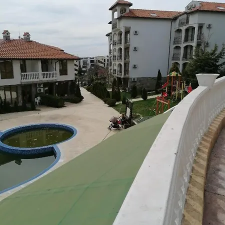 Ξενοδοχείο με διαμερίσματα Triumph Village