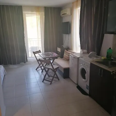 Ξενοδοχείο με διαμερίσματα Triumph Village Sveti Vlas
