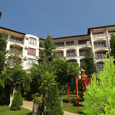 Apartmanhotel Triumph Village 4*